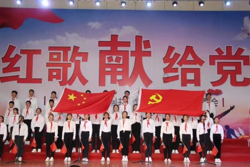 逃离金色的沙漠