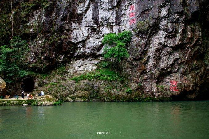 无限翻滚小球